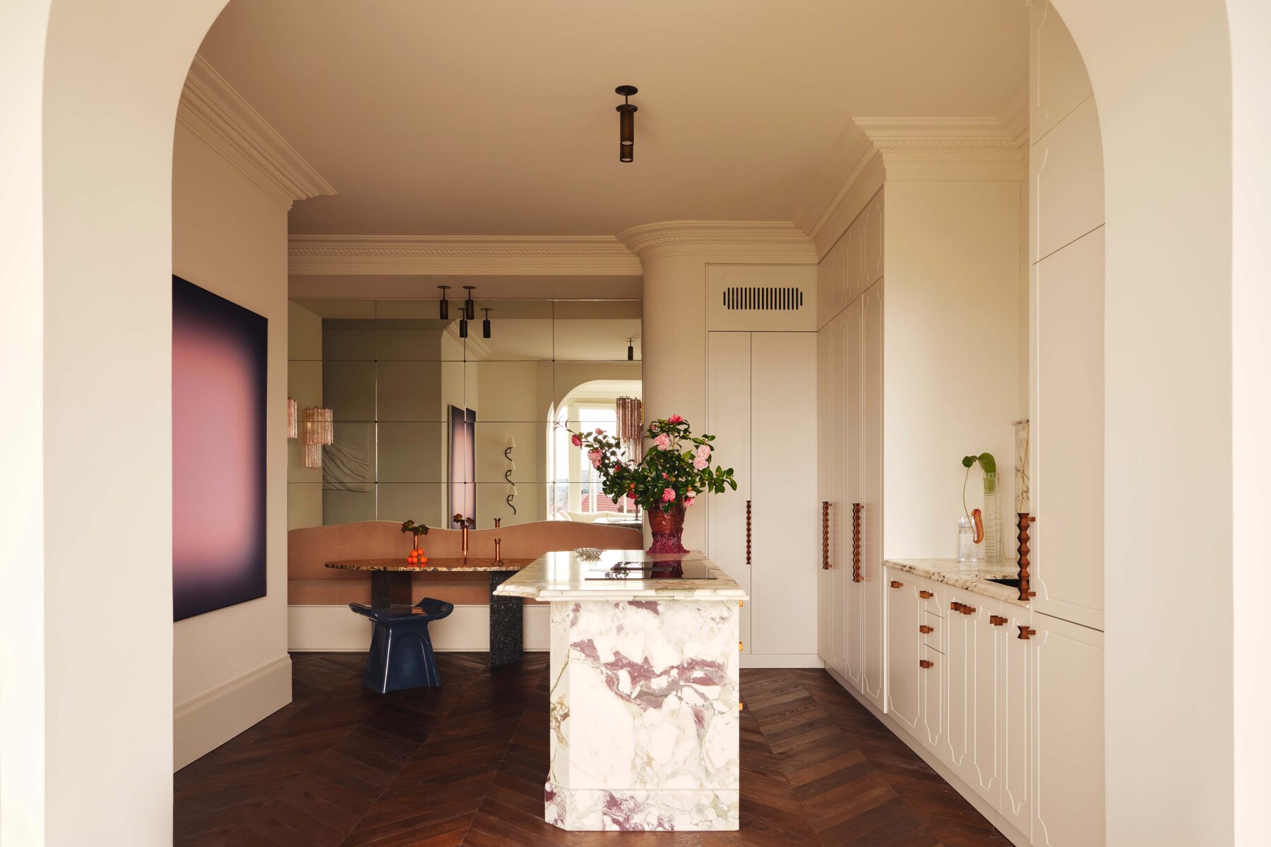 Cream panelled kitchen with richly veined stone — view 5