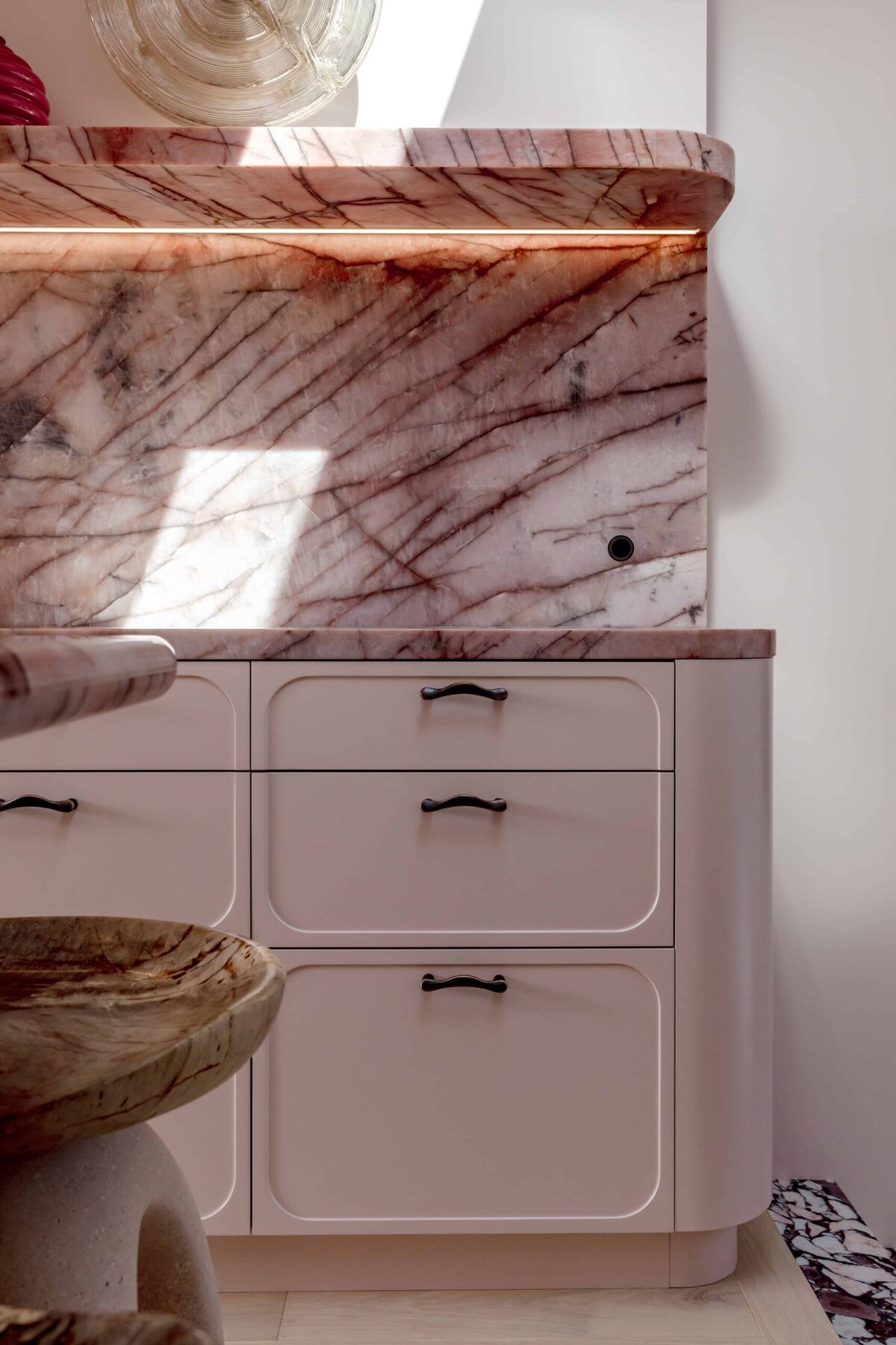 Pale Paddington kitchen with a long stone island — view 3