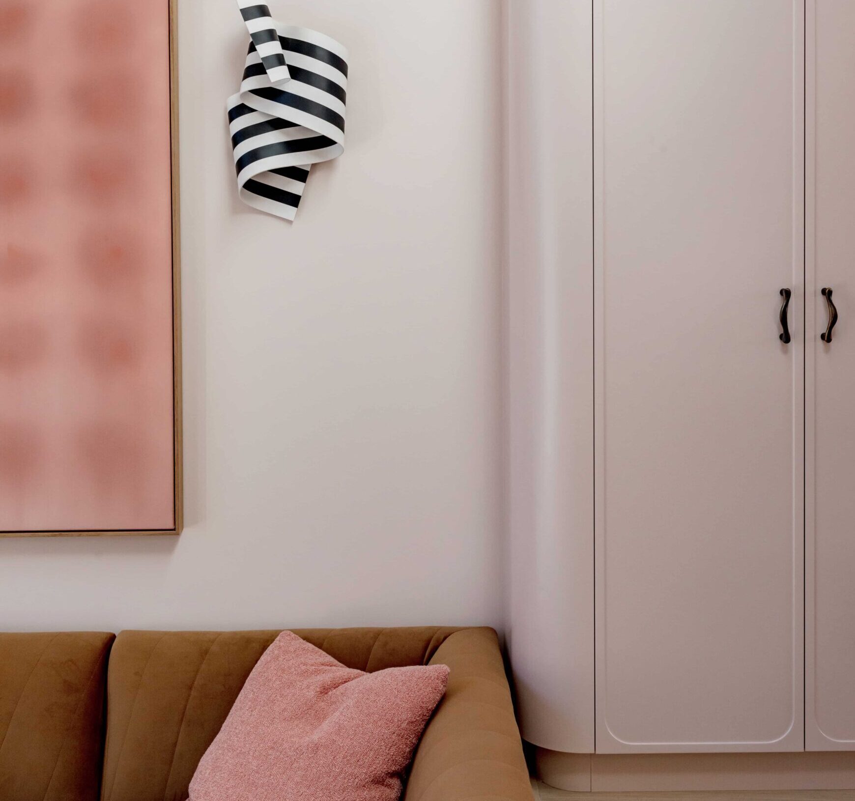Pale Paddington kitchen with a long stone island — view 8