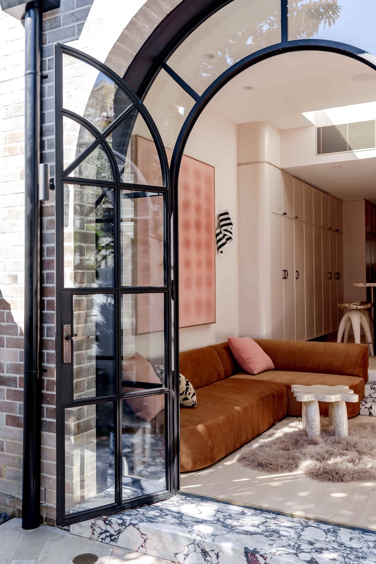 Pale Paddington kitchen with a long stone island — view 9
